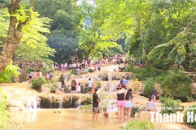 Bùng nổ du lịch cuối tuần và áp lực các điểm đến