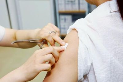 Quên tiêm mũi nhắc vaccine, trẻ vẫn có nguy cơ mắc viêm não Nhật Bản
