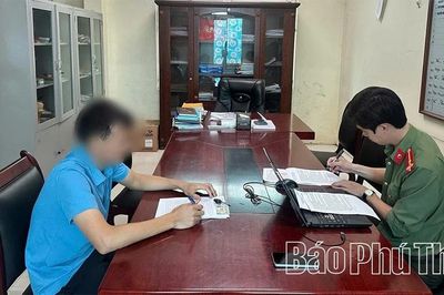 Công an xã Yên Lạc làm việc với các trường hợp liên quan trang 'Thoibao.de'