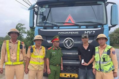 Quảng Trị: Lái xe đầu kéo tàng trữ ma túy, không có giấy phép lái xe