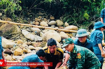 Xuyên đêm tìm nam thanh niên bị lũ cuốn ở Lai Châu