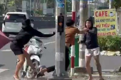 Truy xét nhóm đối tượng dùng hung khí tấn công đôi nam nữ trên quốc lộ 1
