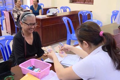 Hà Nội mở đợt cao điểm hỗ trợ chi trả lương hưu, trợ cấp BHXH