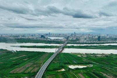 Hà Nội thúc đẩy giao thông đường thủy, triển khai 10 cảng hàng hóa trên sông Hồng