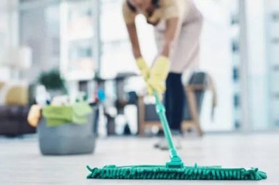 Mưa ẩm kéo dài, áp dụng 6 mẹo lau nhà này để sàn khô nhanh, không còn nhớp nháp