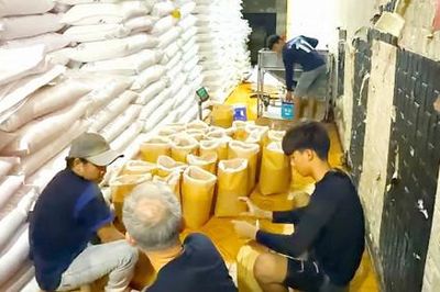 Đột kích cơ sở sản xuất đường giả quy mô lớn, tạm giữ gần 70 tấn đường cát