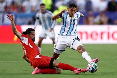 Argentina thắng Thụy Sỹ 3-1: Messi đứt mạch ghi bàn vẫn vào bán kết