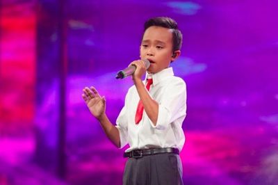 Cậu bé hát đám cưới từng gây sốt truyền hình, giờ đắt show, có nhà riêng tuổi 23