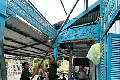 Mưa dông, lốc xoáy tốc mái 15 căn nhà ở Cần Thơ
