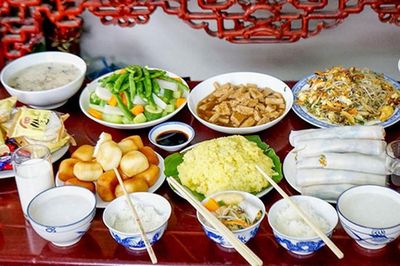 Bàn thờ gia tiên cúng mấy bát cơm mới đúng?