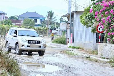 Người dân khốn khổ vì dự án đường trăm tỷ dở dang
