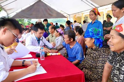 Hơn 500 người dân vùng biên Thanh Hóa được khám bệnh, cấp thuốc miễn phí