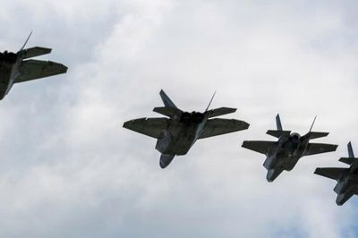 F-22 kết hợp F-35 tạo nên cặp tiêm kích mạnh nhất thế giới?