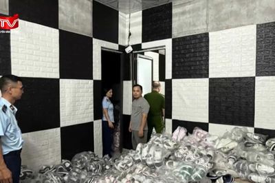 Đột kích kho giày giả nhãn hiệu trị giá hơn 1,2 tỷ đồng chuyên bán qua mạng
