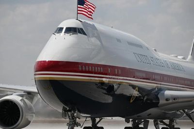 Không lực Một mới của ông Trump gây 'hoài nghi' sau màn đổi chuyên cơ tại Thổ Nhĩ Kỳ