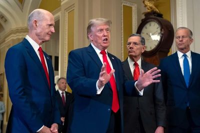 Đảng Cộng hòa chia rẽ vì 'phát súng' tái chiến Iran của ông Trump