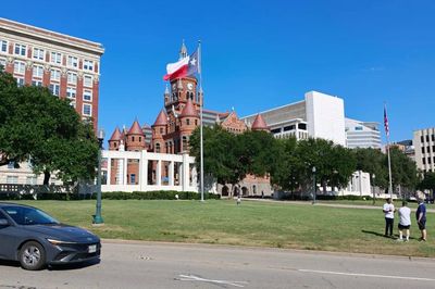 Đến nơi Tổng thống John F. Kennedy bị ám sát ở Dallas