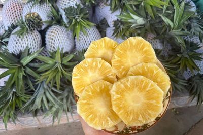 Dứa mật gây 'sốt' trên chợ mạng, giá chỉ vài chục nghìn đồng/kg