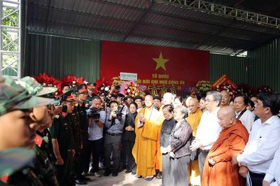 Ủy ban MTTQVN TP.HCM thăm hỏi, động viên lực lượng tìm kiếm và quy tập hài cốt liệt sĩ