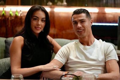 Rộ tin Ronaldo hoãn cưới sau khi Bồ Đào Nha dừng bước tại World Cup