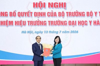 Công bố và trao quyết định bổ nhiệm Hiệu trưởng Trường đại học Y Hà Nội