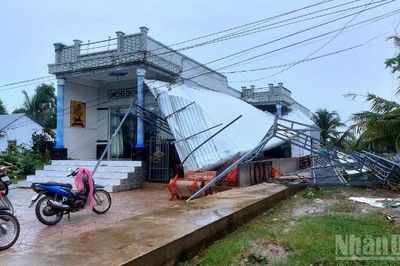 Dông lốc ở Cà Mau làm 4 người bị thương, thiệt hại hàng chục nhà dân