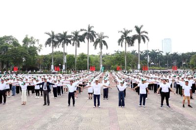 Hơn 1.500 người tham gia chương trình toàn dân tập luyện thể dục, thể thao