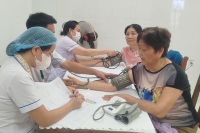 Hàng ngàn người dân được khám sức khỏe miễn phí