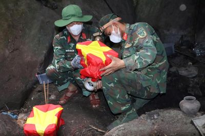 Bộ Chỉ huy Quân sự TP Đà Nẵng tìm thấy 5 hài cốt liệt sĩ trong lòng hang Đá Sập