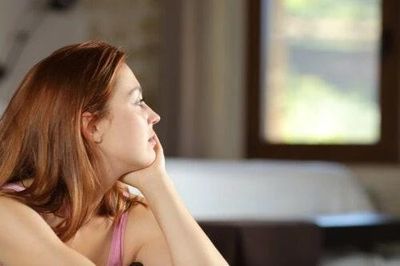 Tại sao một số người lại tránh nhìn thẳng vào mắt người khác?