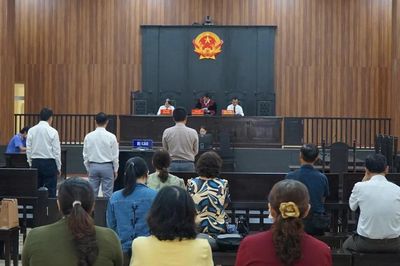 Phạt tù 3 cựu lãnh đạo bệnh viện làm khống hồ sơ tán sỏi ở Đắk Lắk