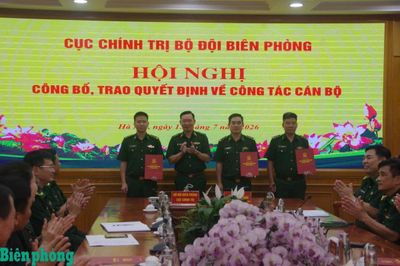 Cục Chính trị Bộ đội Biên phòng công bố, trao quyết định về công tác cán bộ