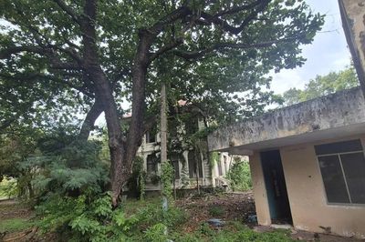 Cận cảnh hàng loạt trụ sở 'hoang phế' tại trung tâm Vũng Tàu