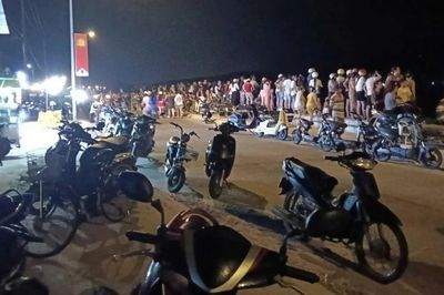 Bị sóng cuốn khi tắm biển ở Quảng Ngãi, 2 người chết, 1 mất tích