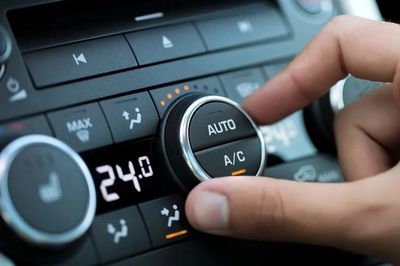 Chạy xe ở tốc độ bao nhiêu thì bật điều hòa tiết kiệm nhiên liệu hơn mở cửa sổ?