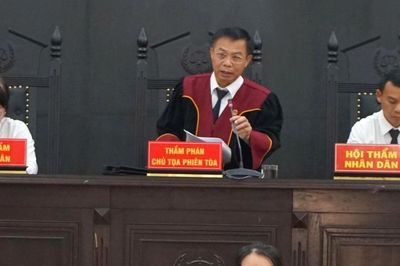 Vụ tán sỏi ở BVĐK vùng Tây Nguyên: Nguyên giám đốc và 2 thuộc cấp lĩnh án