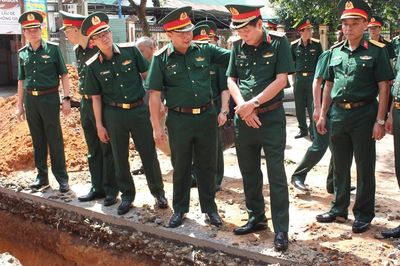 Thứ trưởng Bộ Quốc phòng kiểm tra công tác tìm kiếm hài cốt liệt sĩ ở Quảng Ngãi