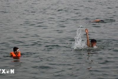 Sóng lớn cuốn 3 người khi tắm biển ở Quảng Ngãi, 2 nạn nhân tử vong