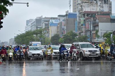 Thời tiết ngày 13/7: Nam Bộ có nơi mưa trên 100mm, nhiều vùng biển động mạnh