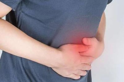 Người đàn ông 35 tuổi 'gan trắng xóa' vì ngày nào cũng uống loại nước quen thuộc