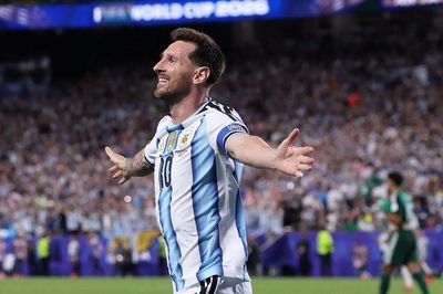 Argentina có ba phương án đội hình đấu tuyển Anh