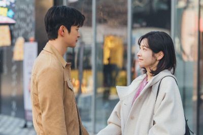 Tình cảm Seo In Guk và Park Ji Hyun tiến triển trong 'See You At Work Tomorrow!'