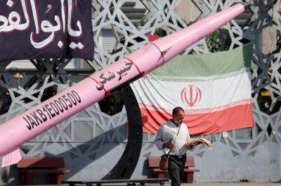 Iran tấn công hàng loạt quốc gia Vùng Vịnh, LHQ kêu gọi lập tức ngừng bắn
