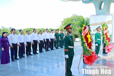 Đoàn đại biểu tỉnh Thanh Hóa và thành phố Đà Nẵng dâng hoa, dâng hương tri ân Mẹ Việt Nam Anh hùng và các Anh hùng liệt sĩ