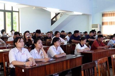 Bồi dưỡng lý luận chính trị cho gần 50 đảng viên mới khu vực Cam Ranh