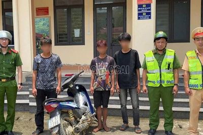 Lào Cai: Xử phạt nam thanh niên chở 3, không đội mũ bảo hiểm từ video người dân cung cấp