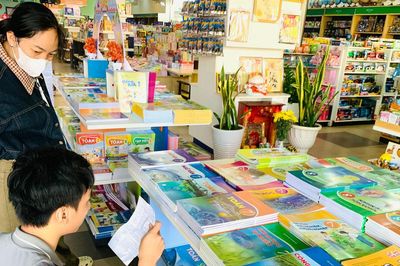 Sức mua sách giáo khoa và đồ dùng học tập tăng sớm