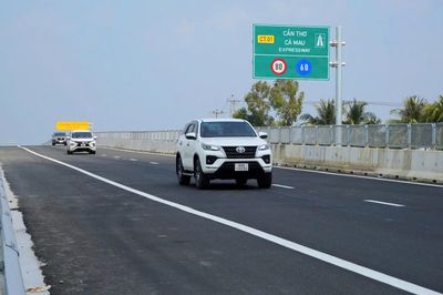 Đẩy nhanh nghiên cứu đường ven biển, hoàn thiện mạng lưới cao tốc kết nối Cà Mau