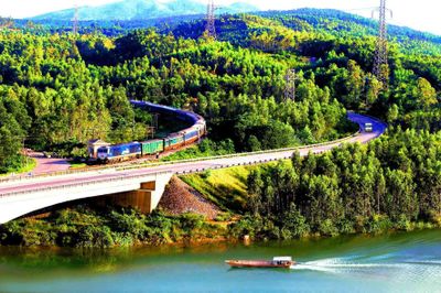 Quảng Trị khai thác tàu du lịch Huế - Phong Nha kết nối chuỗi di sản