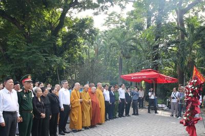 Lãnh đạo TP Hồ Chí Minh dâng hương tri ân các Anh hùng liệt sĩ